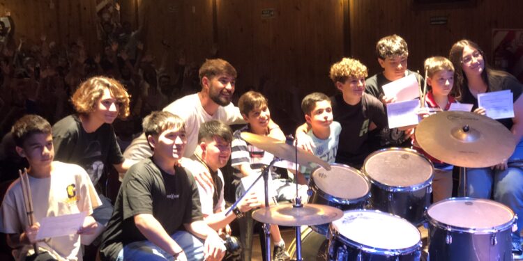 TEODELINA: El curso de Batería cerró el año con una muestra muy especial