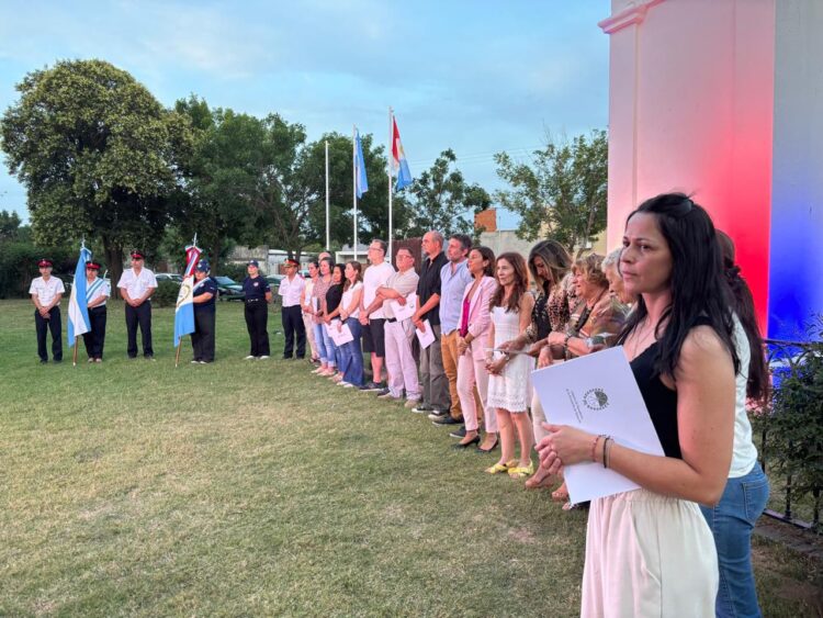 DI GREGORIO PRESENTÓ LA BANDERA OFICIAL DEL DEPARTAMENTO GENERAL LÓPEZ