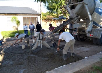 Ge renal Arénales: EL MUNICIPIO SIGUE CON OBRAS DE PAVIMENTO Y CORDÓN CUNETA