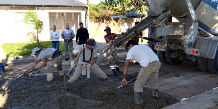 Ge renal Arénales: EL MUNICIPIO SIGUE CON OBRAS DE PAVIMENTO Y CORDÓN CUNETA