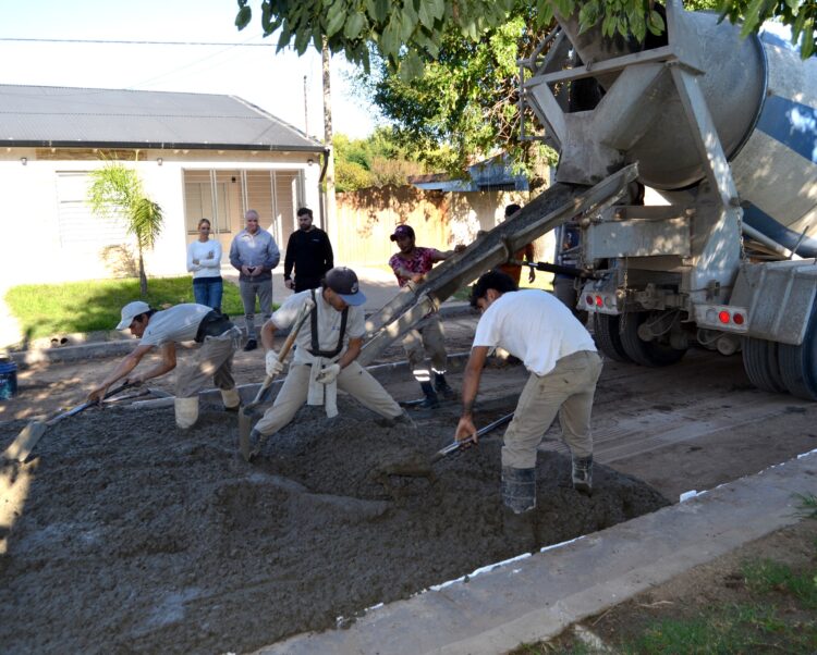Ge renal Arénales: EL MUNICIPIO SIGUE CON OBRAS DE PAVIMENTO Y CORDÓN CUNETA