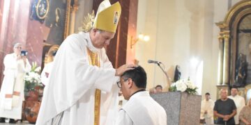 Se ordenó sacerdote oriundo de Teodelina. Alan