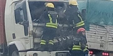 MURPHY: ACCIDENTE ENTRE CAMIONES EN RUTA 33 DEJA UN CHOFER QUEDÓ ATRAPADO