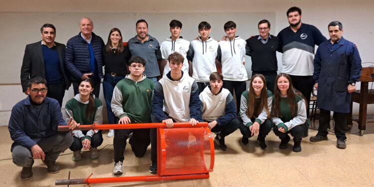 VILLA CAÑAS : ALUMNOS DE LA ESCUELA TÉCNICA FABRICARON CESTOS DE RESIDUOS PARA NUESTROS ESPACIOS PÚBLICOS VILLA CAÑAS : ALUMNOS DE LA ESCUELA TÉCNICA FABRICARON CESTOS DE RESIDUOS PARA NUESTROS ESPACIOS PÚBLICOS